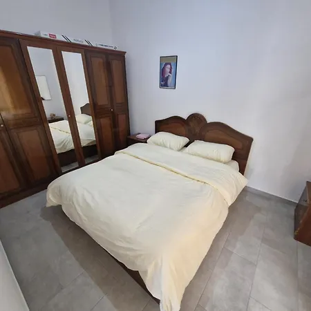 Appartamento Small House With Panoramic View Tirana