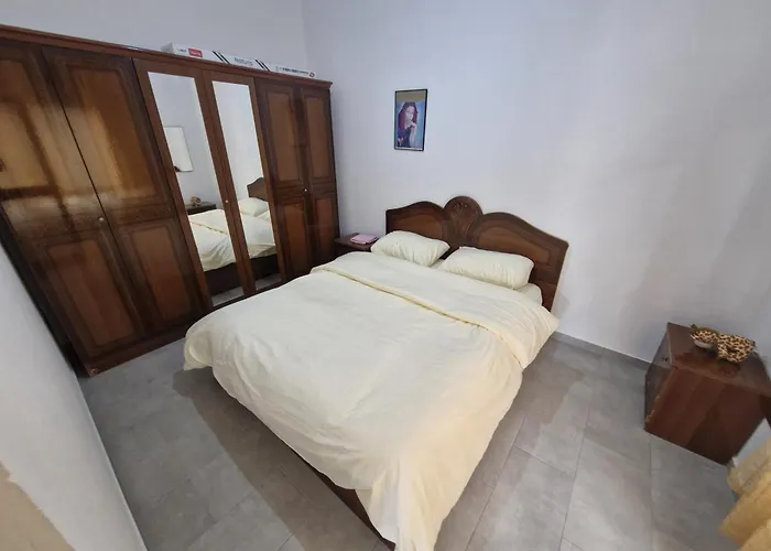 Lägenhet Small House With Panoramic View Tirana